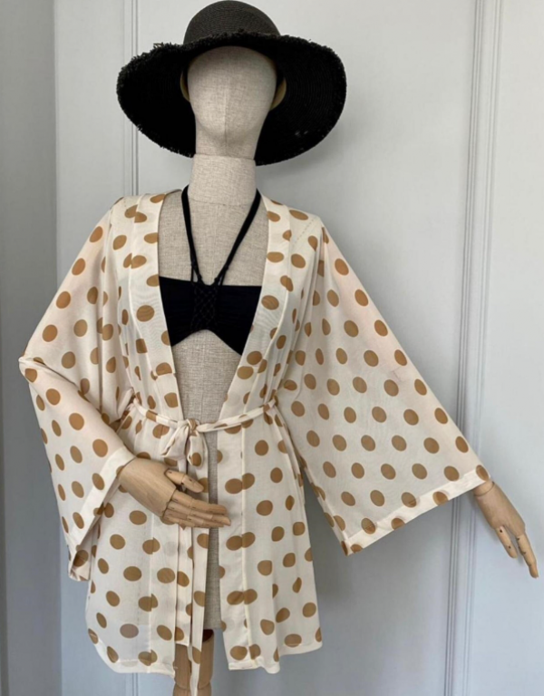 Jaket Kimono dengan Print Polka Dot yang Klasik